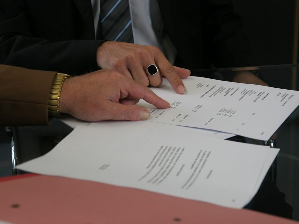 Contrato compraventa de inmueble con clausula penal e indemnizacion de daños y perjuicios